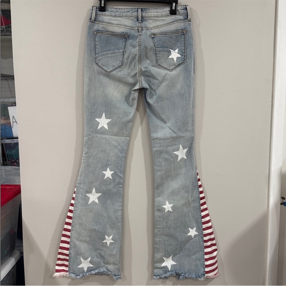 4th of July ready with these DRIFTWOOD Light Blue Star and Red Stripe FlareJeans - Picture 5 of 8